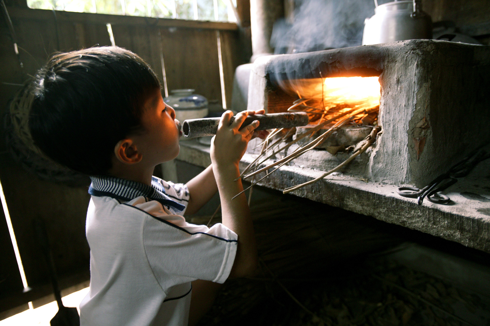 Young Vietnamese starts dinner fire in the MeCong Delta/ Steve Mason Photography