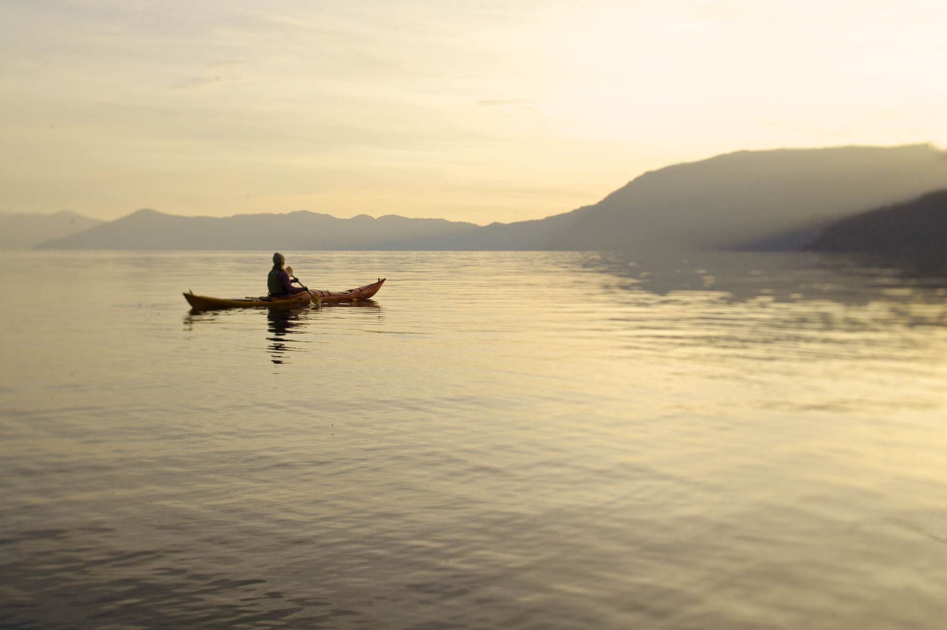 solo Kayaker at sunset in Idaho./Steve Mason Photography