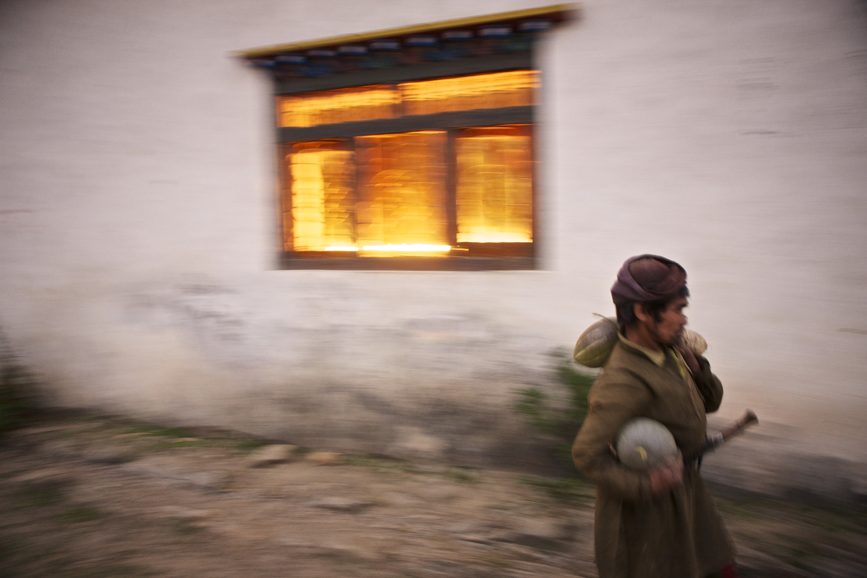 Worker walks at twilight,Nepal/Steve Mason Photography